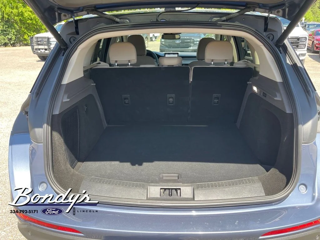Used 2022 Blue Metallic Lincoln Standard image 14