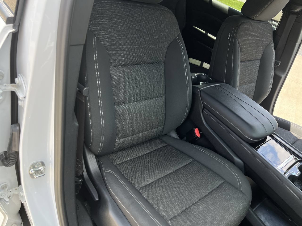 Used 2024 Summit White Chevrolet LT image 28