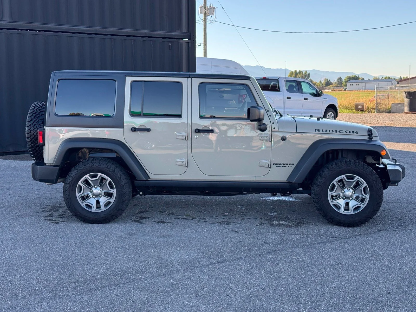 Used 2017 Beige Jeep Unlimited Rubicon image 3