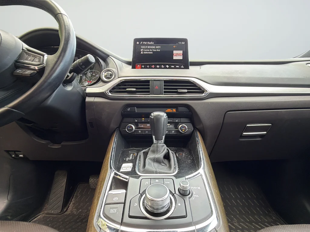 Used 2020 White Mazda Signature image 18