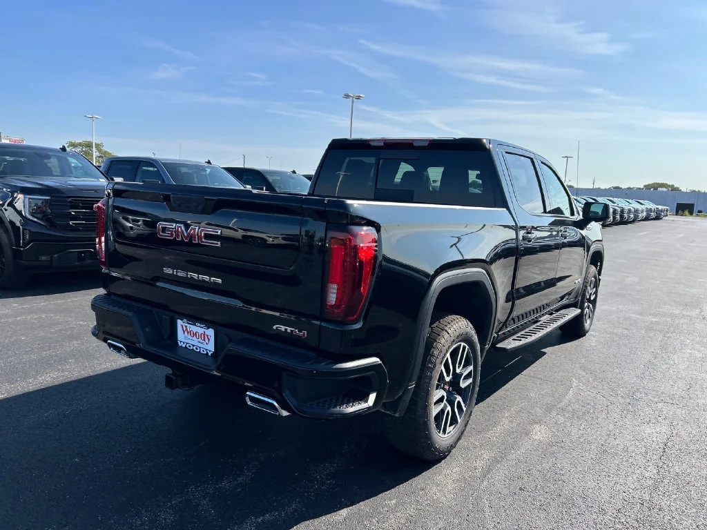 2026 GMC Sierra 1500 AT4 - Photo 9