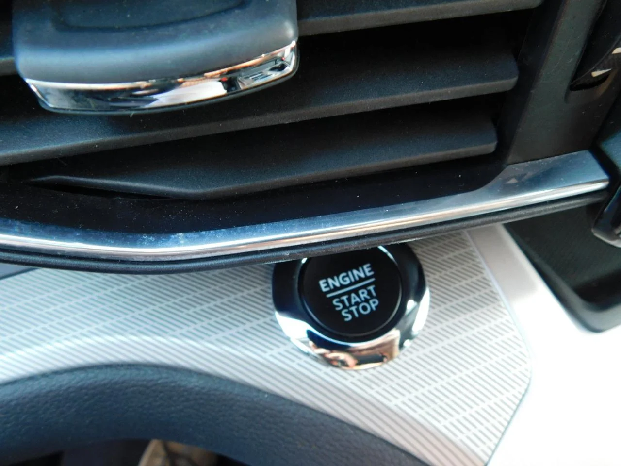 Used 2024 Carbonized Gray Metallic Ford XLT RWD image 35