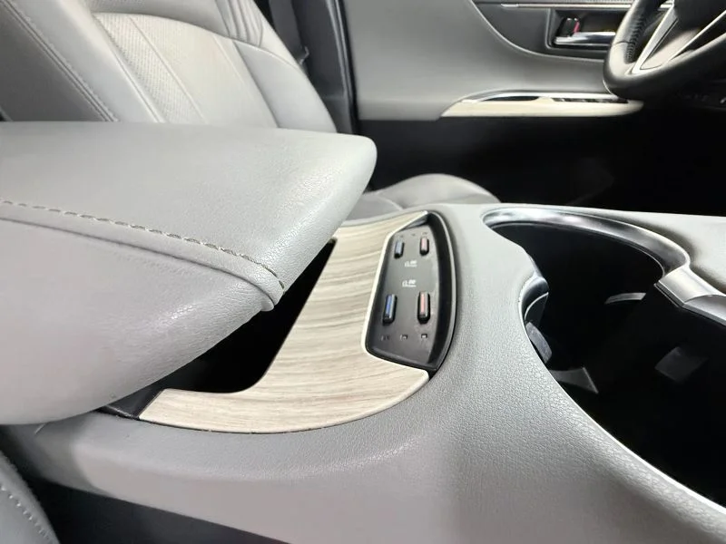 Used 2021  Toyota Limited Sport Utility 4D image 10