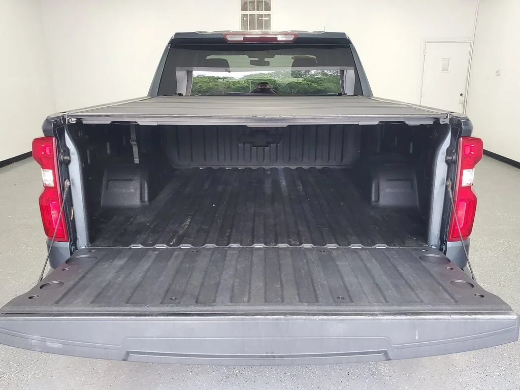 Used 2019 SHADOW GRAY METALLIC Chevrolet RST image 26