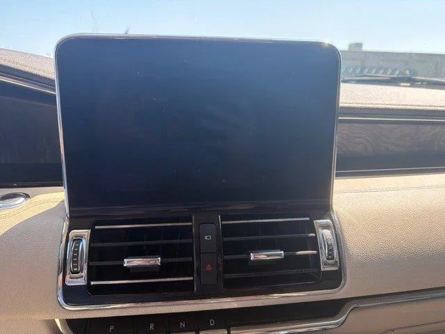 Used 2021 Black Lincoln Reserve image 13