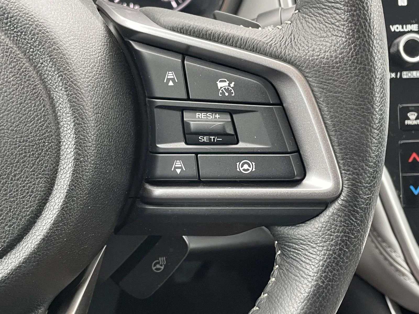Used 2025 Magnetite Gray Metallic Subaru Limited image 11