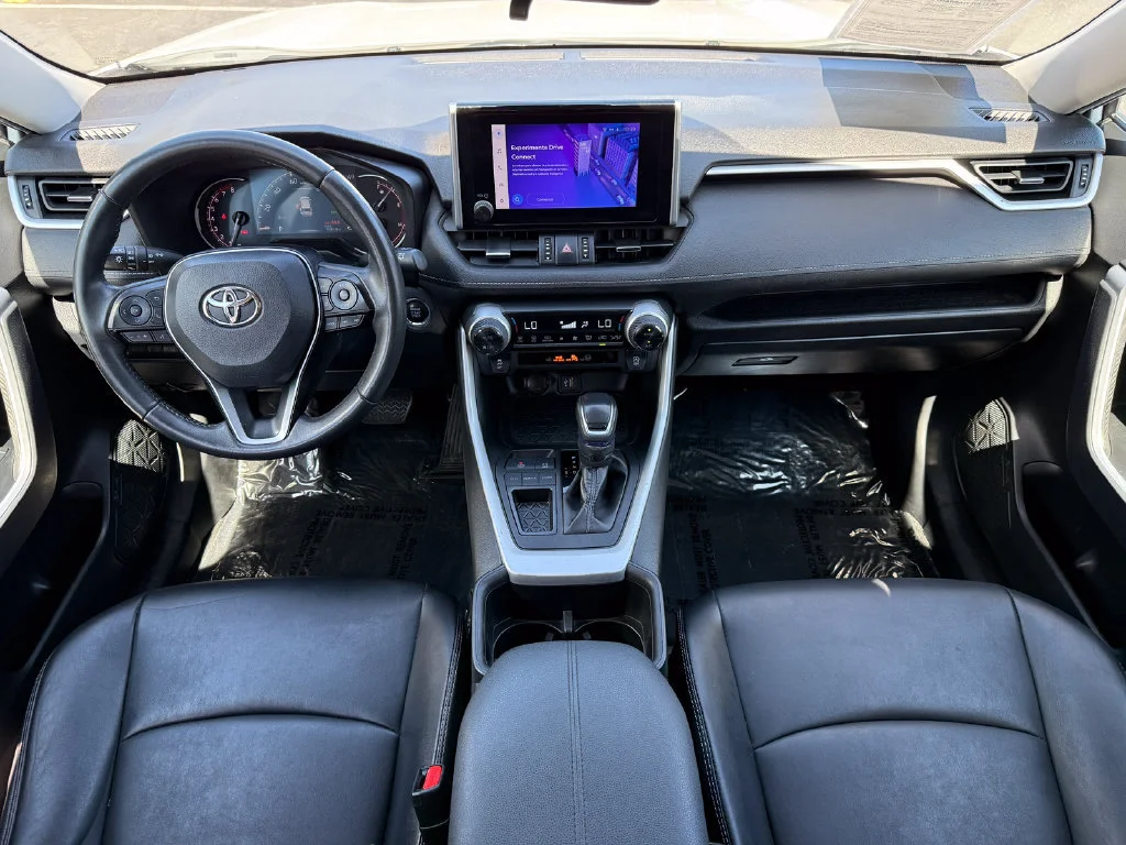 Used 2023  Toyota XLE Premium image 20