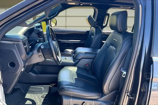 Used 2022  Ford Platinum image 25