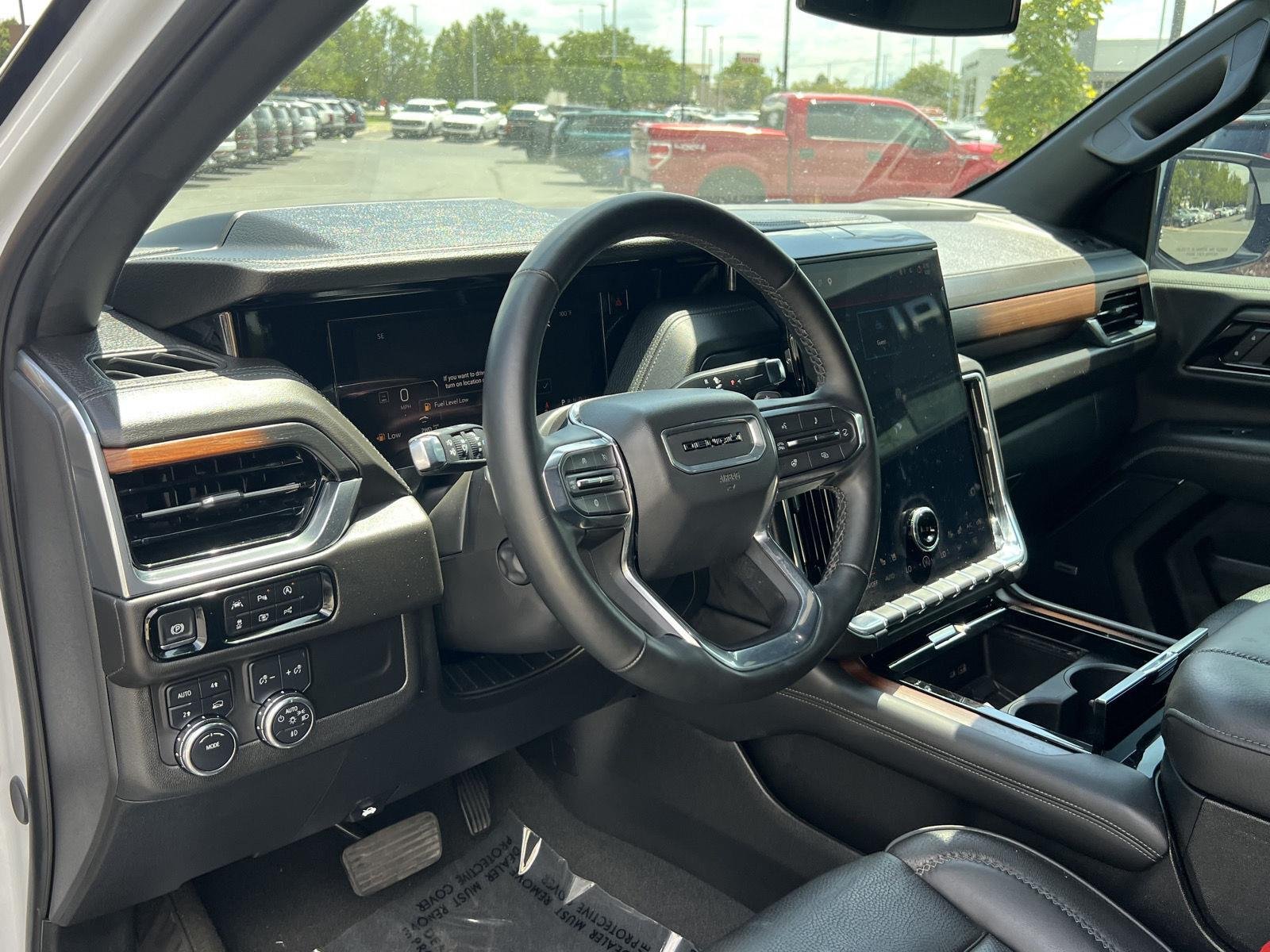 2025 GMC Yukon XL Denali - Photo 29