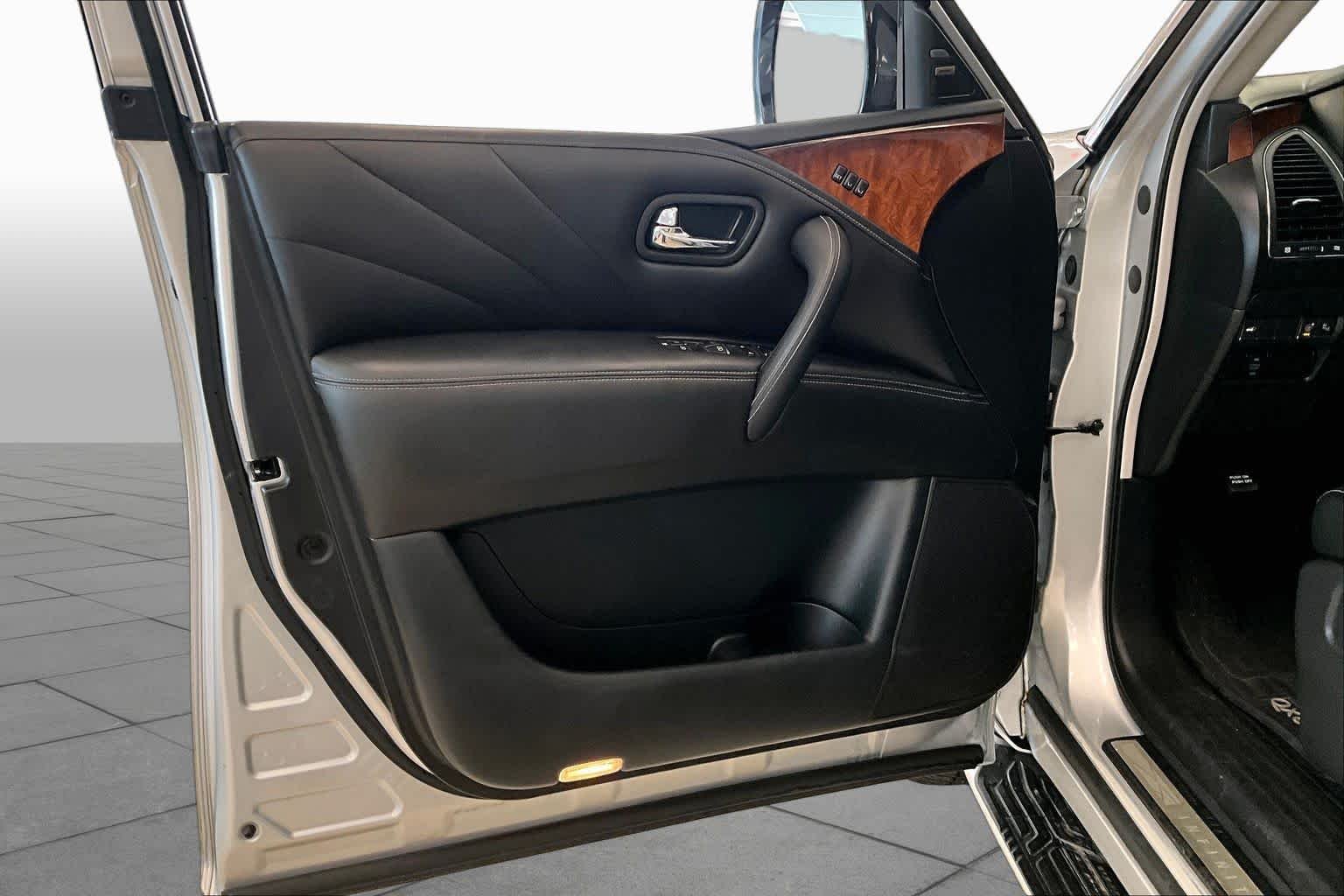 Used 2017 Liquid Platinum INFINITI  image 20