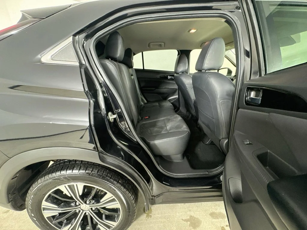 Used 2022 Labrador Black Pearl Mitsubishi SE image 32