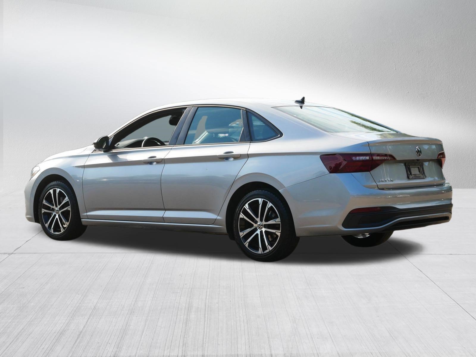 Used 2022 Pyrite Silver Metallic Volkswagen Sport image 5