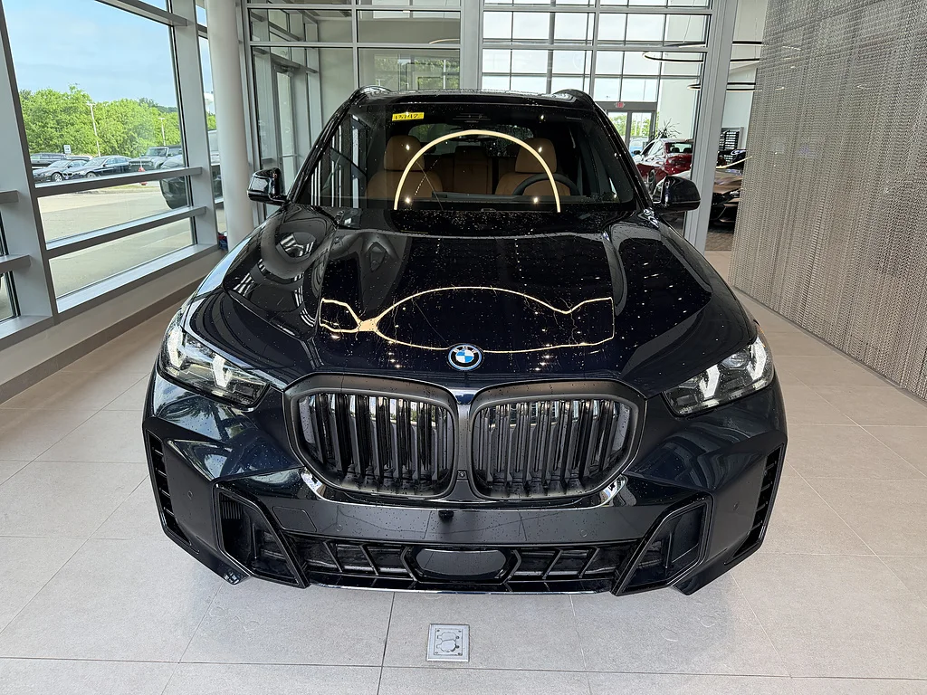 New 2026 Carbon Black Metallic BMW xDrive50e image 2