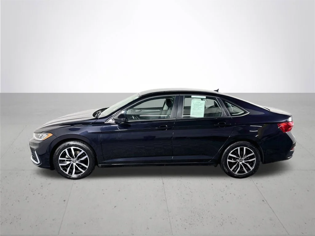 Used 2025 Black Volkswagen 1.5T SE image 9