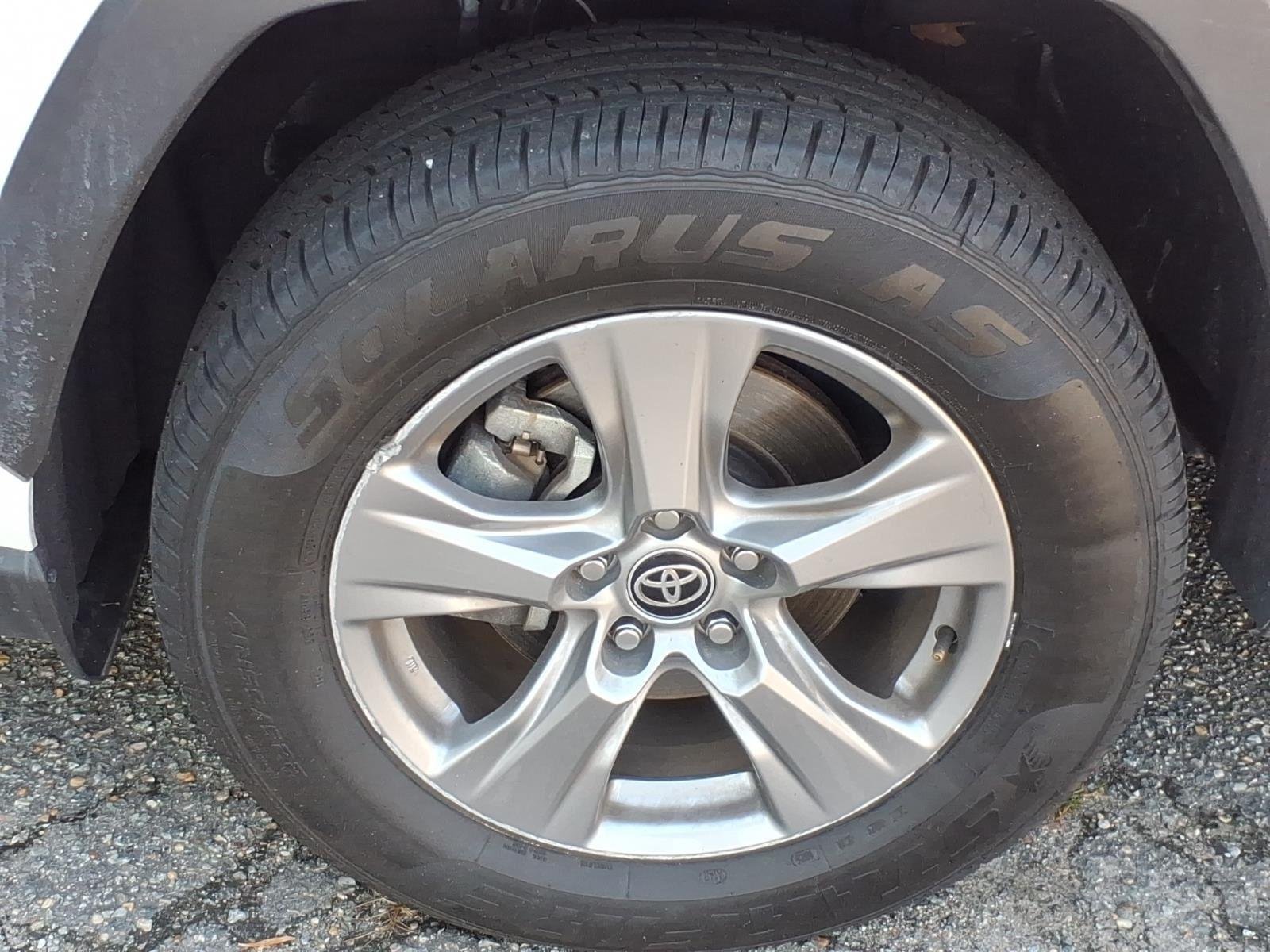Used 2024  TOYOTA  image 4