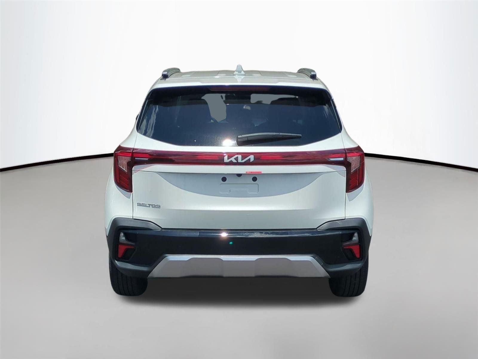 New 2026 Snow White Pearl Kia S image 4