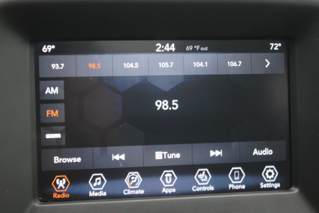 Used 2019 Gray Jeep Latitude image 5
