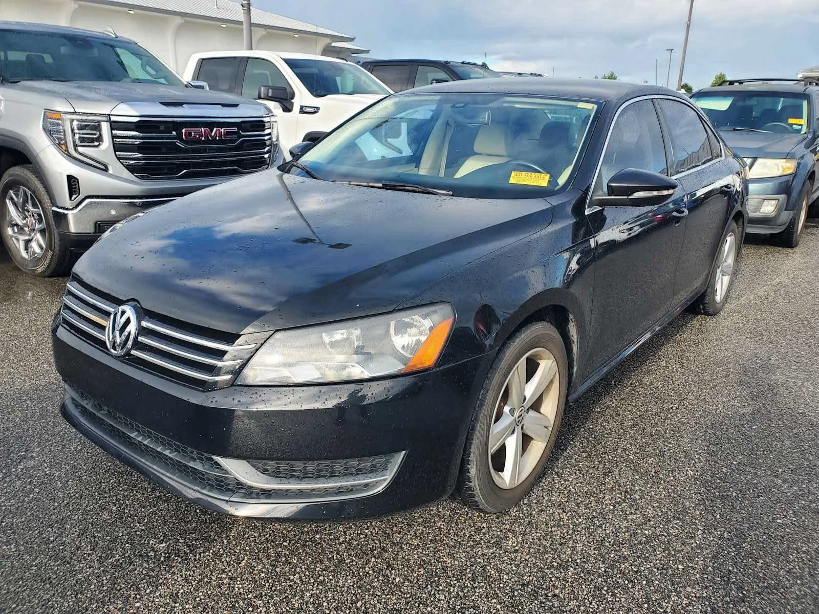 Used 2012  Volkswagen SE image 1