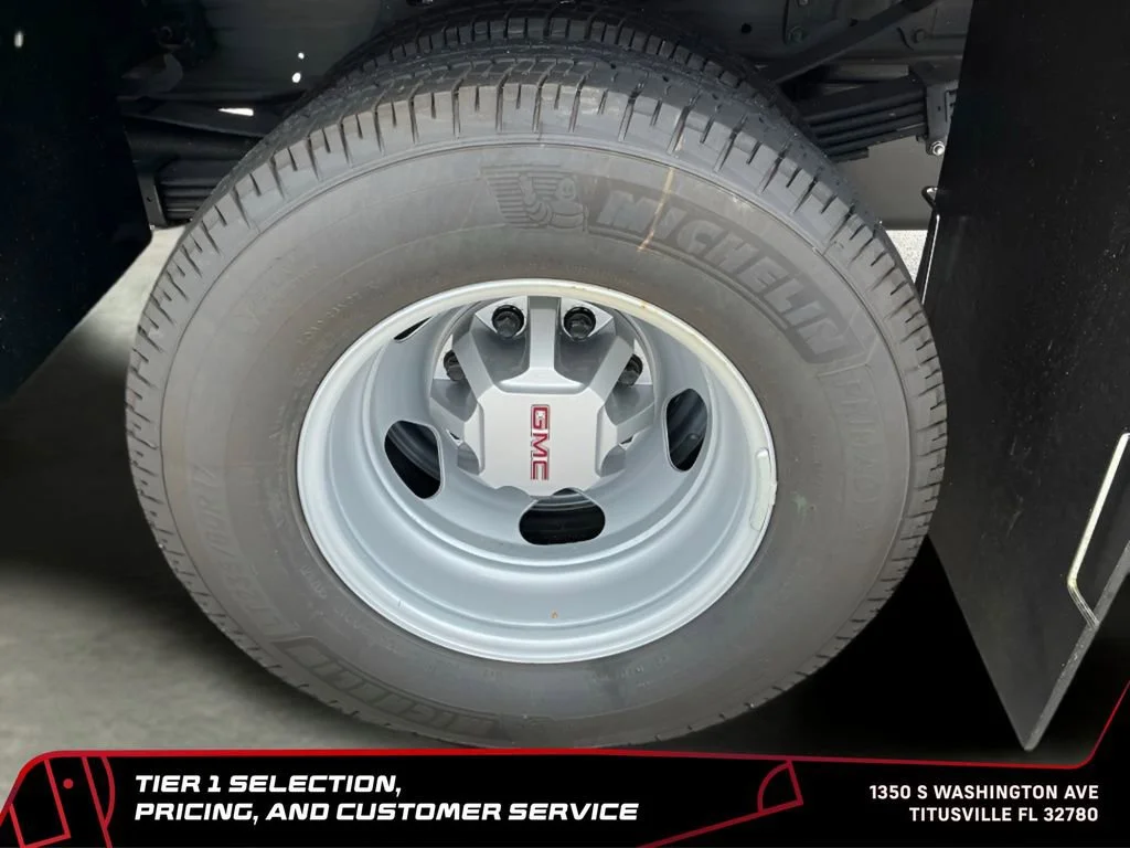 New 2026 Summit White GMC Pro image 18