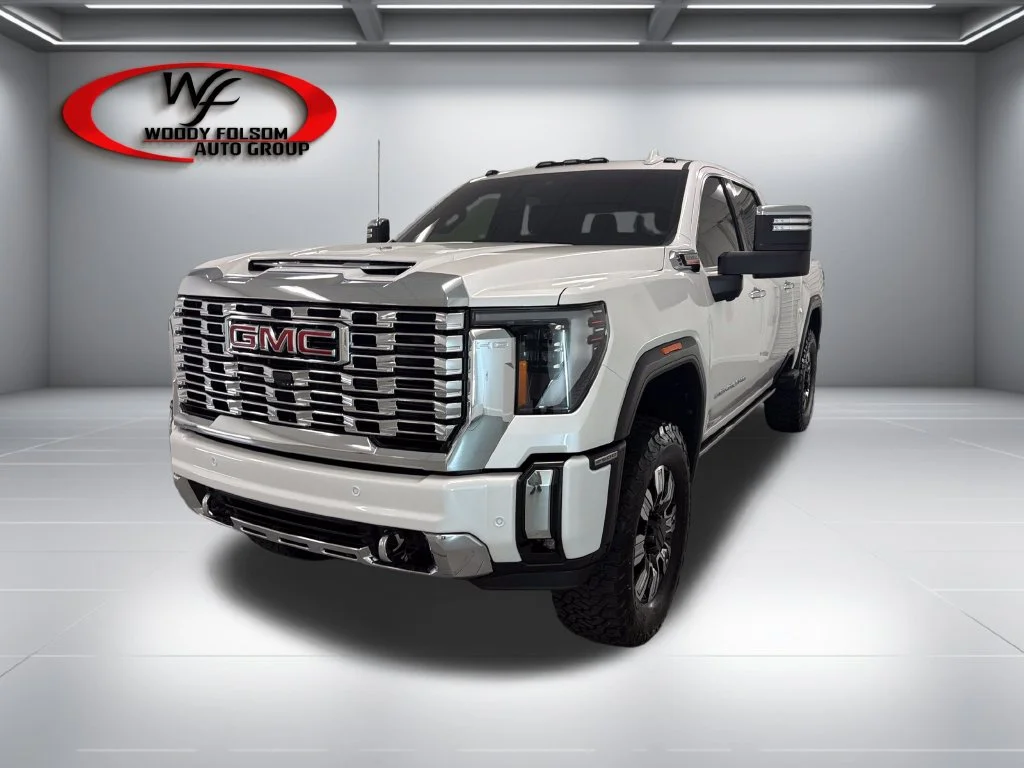 Used 2024 White GMC Denali image 3