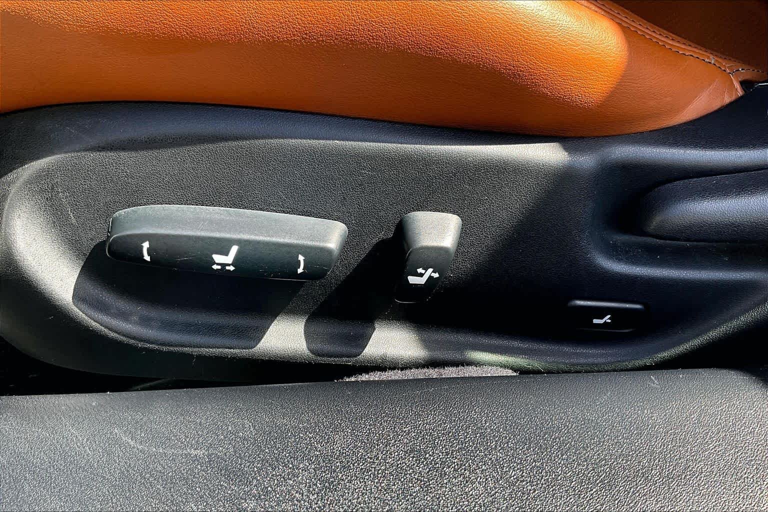 Used 2015 Starfire Pearl Lexus  image 34