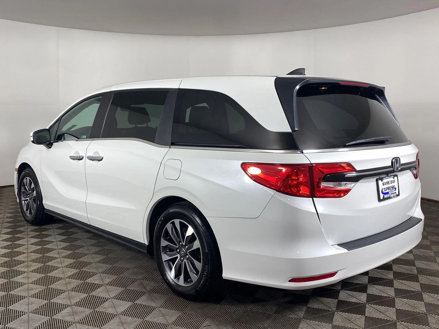Used 2023 Platinum White Pearl Honda EX-L image 28
