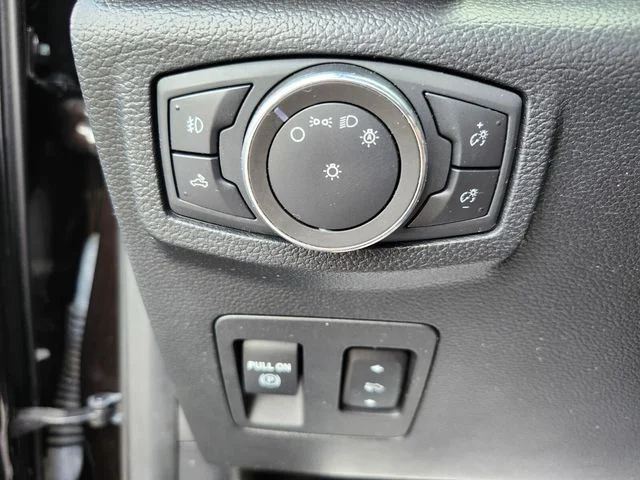 Used 2020 Red Ford XLT image 32