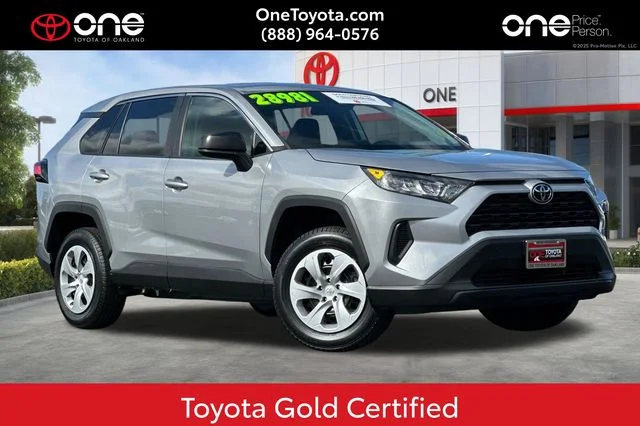 2022 Toyota RAV4 LE FWD's photo