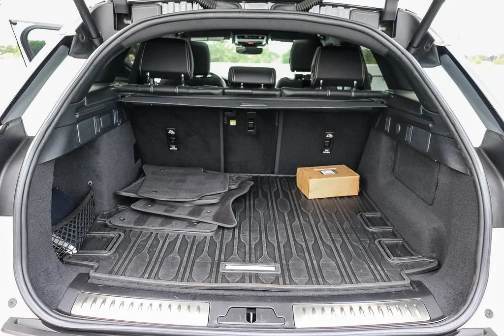 Used 2023  Land Rover R-Dynamic S MHEV image 29