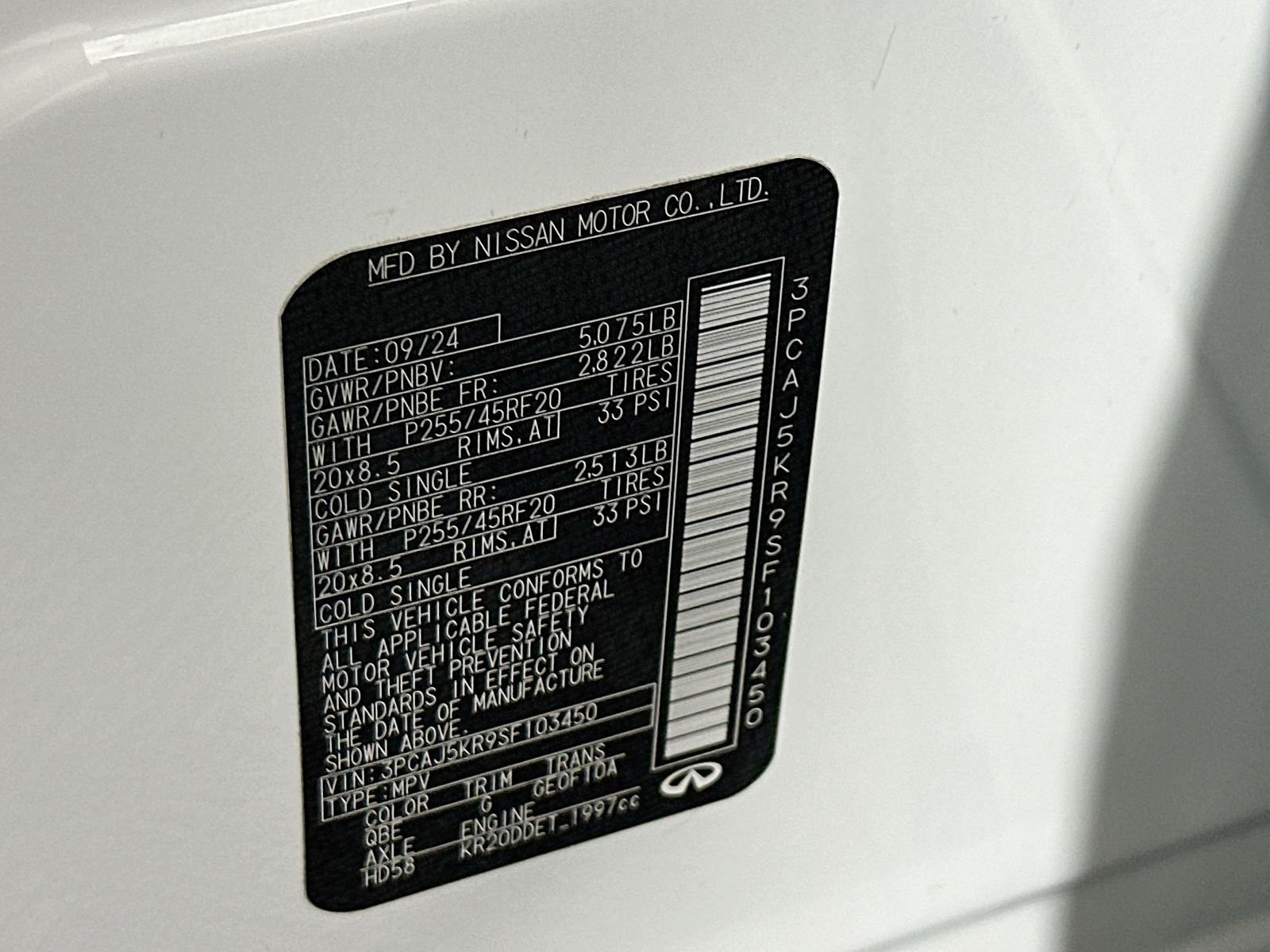 Used 2025 Radiant White INFINITI ESSENTIAL image 33