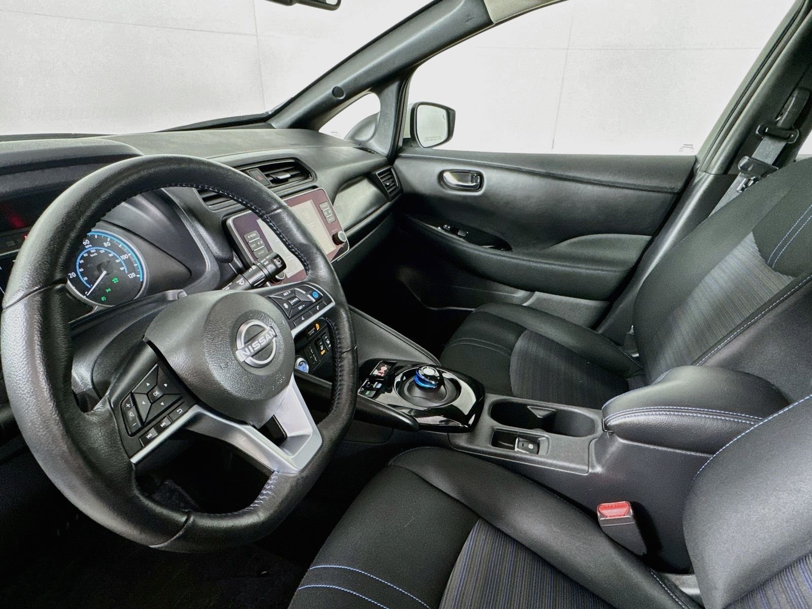 Used 2023 White Nissan SV Plus image 11