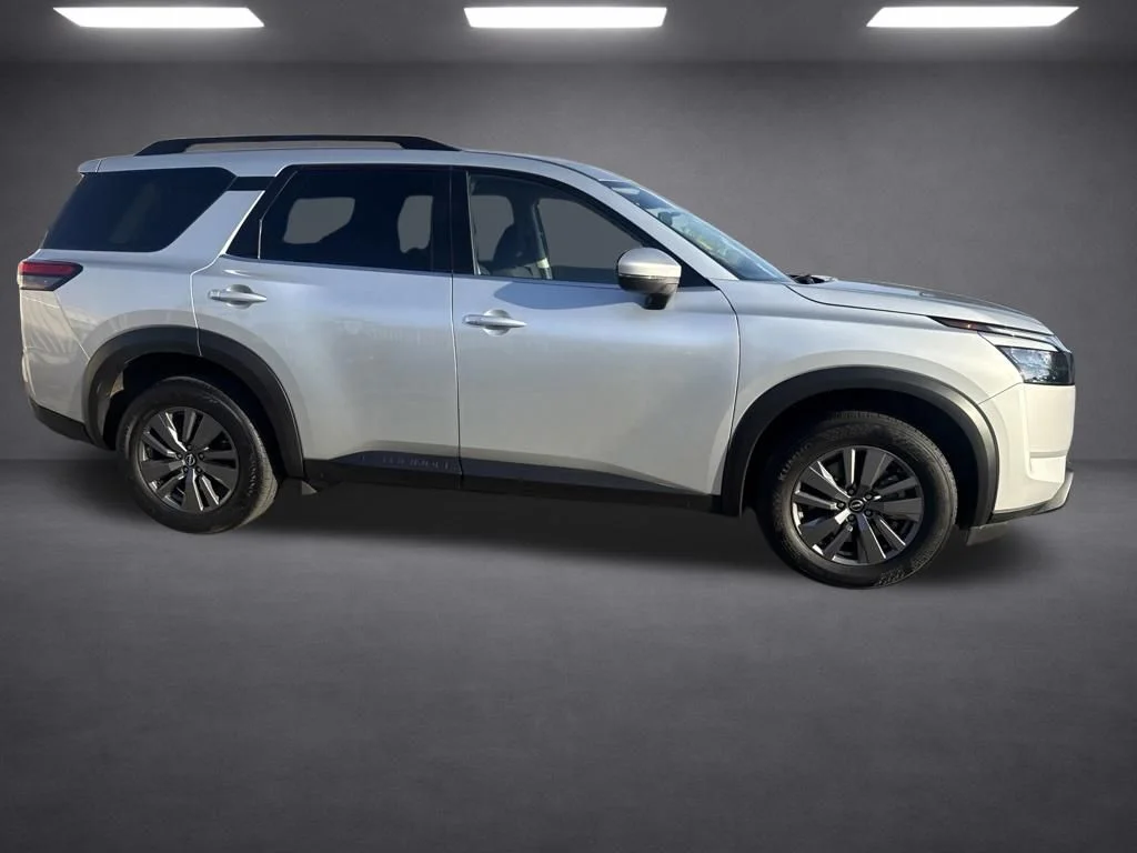 Used 2025 Silver Nissan SV image 17