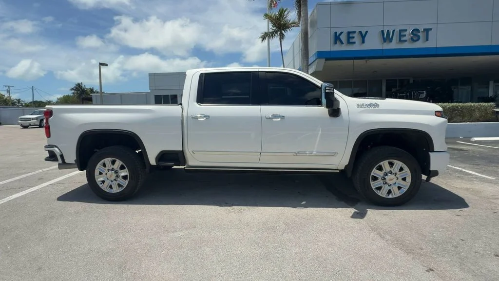 Used 2024 Beige Chevrolet High Country image 9