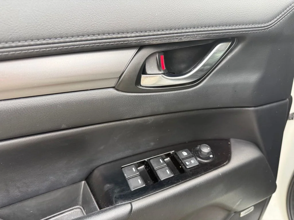 Used 2018 White Mazda Touring image 15