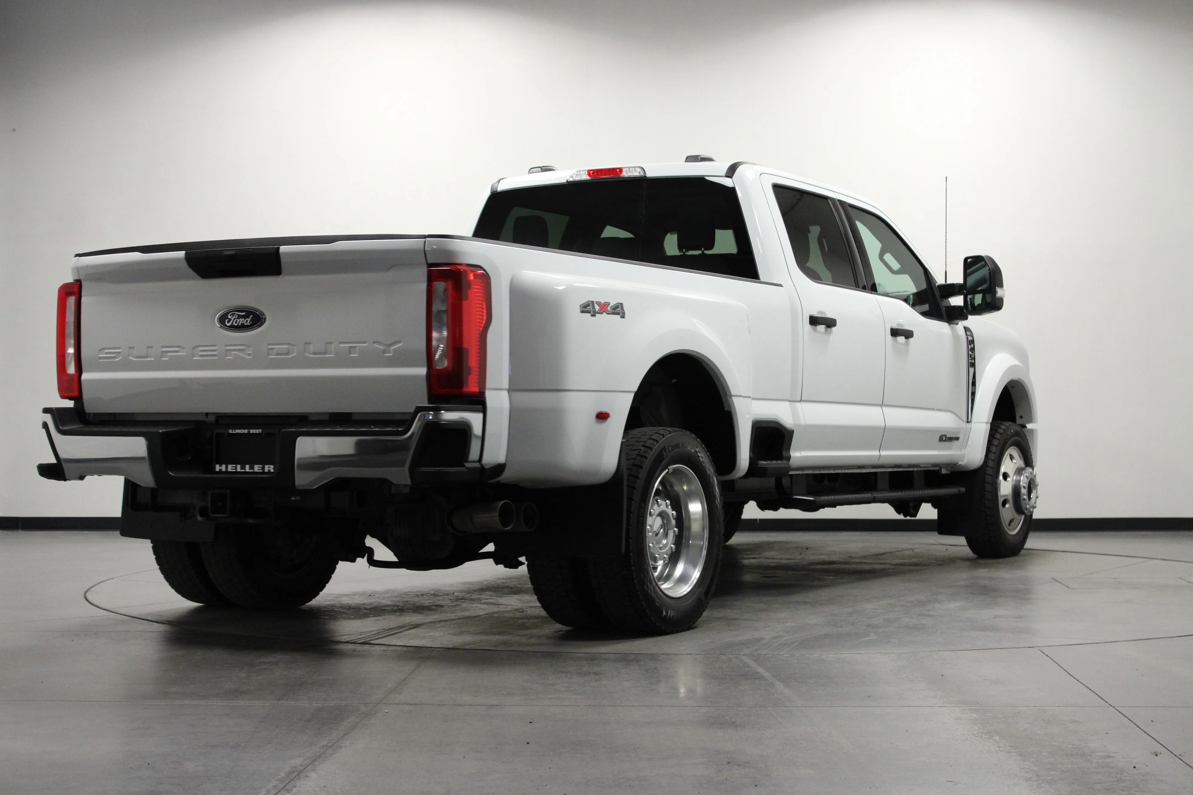 Used 2026 Oxford White Ford XLT image 4
