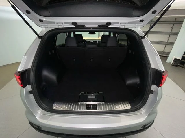 Used 2022 Silver Kia Nightfall image 23