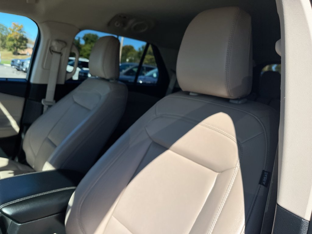 Used 2023 White Ford XLT image 12
