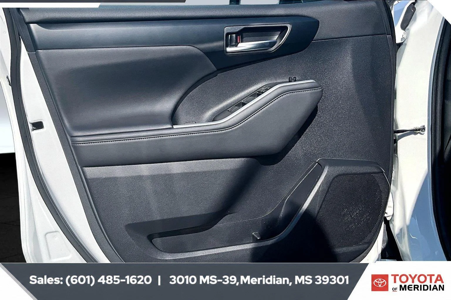 Used 2026 Wind Chill Pearl Toyota XLE image 17