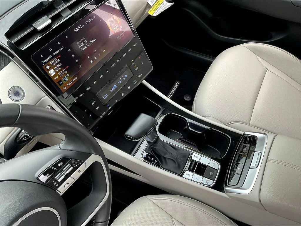 Used 2024 Shimmering Silver Hyundai SEL image 19