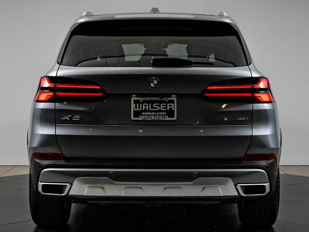 Used 2024 Skyscraper Grey Metallic BMW xDrive40i image 7