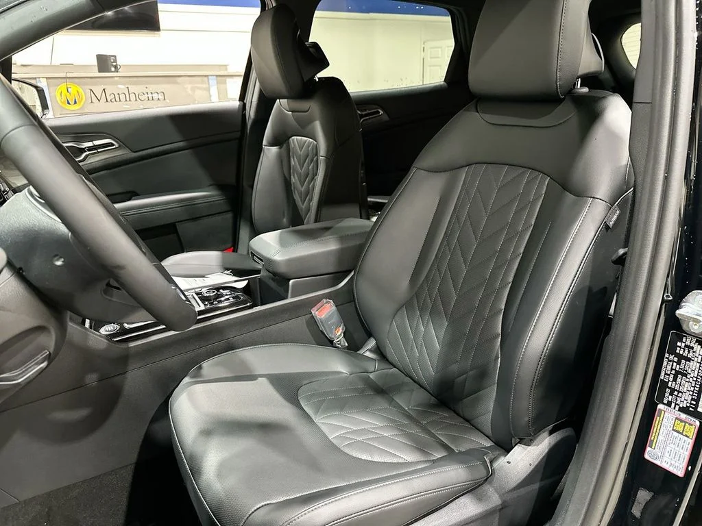 Used 2023 Black Kia X-Line image 38