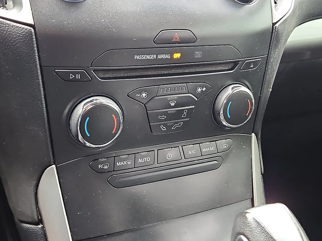 Used 2017 Magnetic Ford SEL image 28