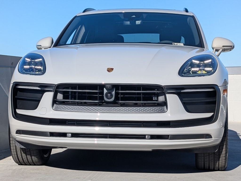 2026 Porsche Macan T - Photo 8