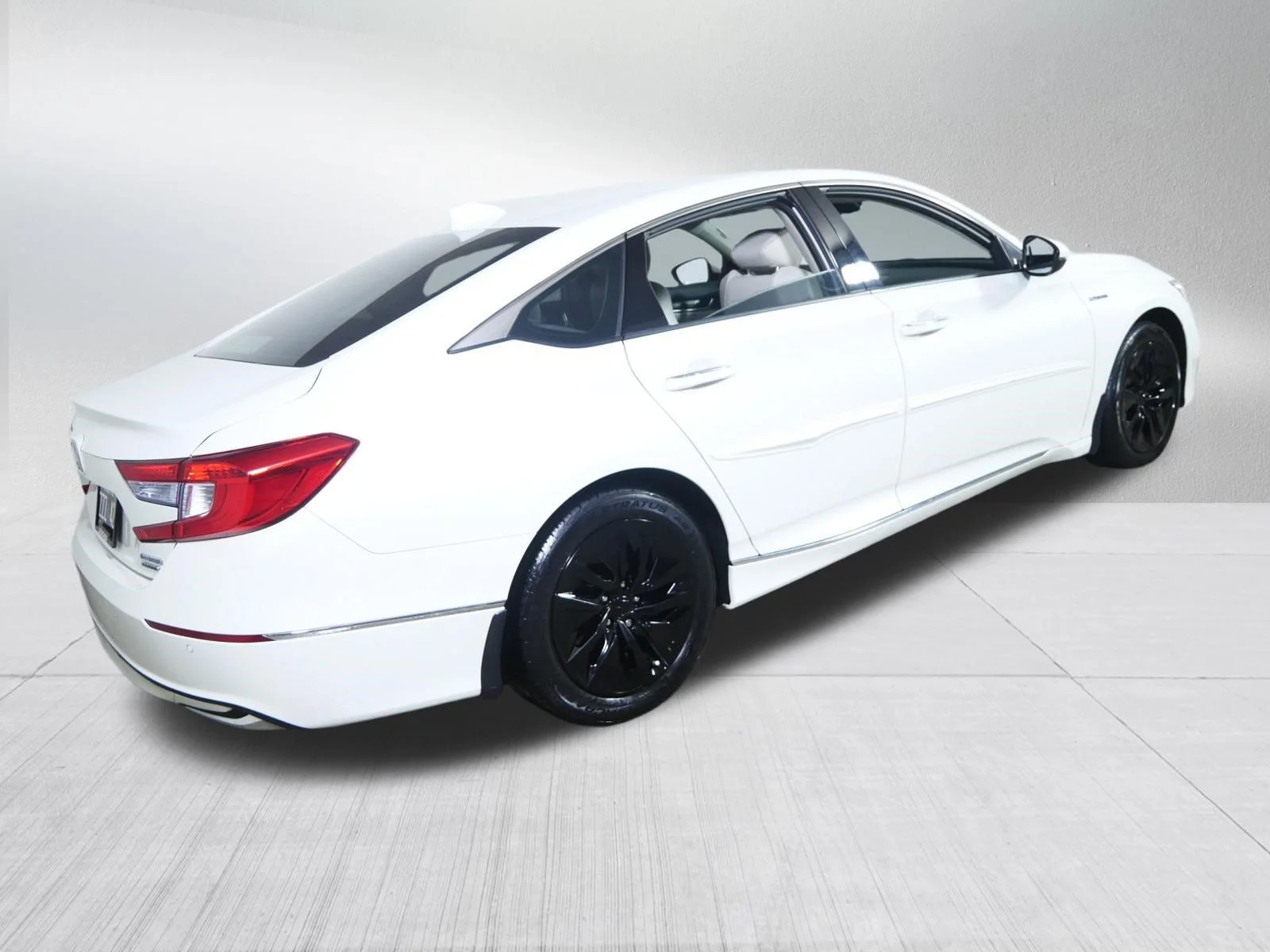 Used 2018 White Orchid Pearl Honda Touring image 7