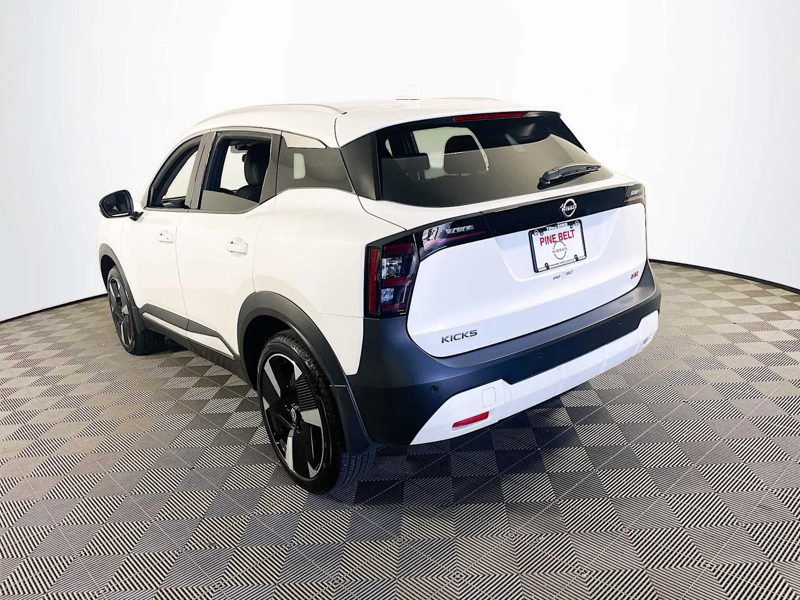Certified Used 2025 Aspen White Tricoat Nissan SR image 6