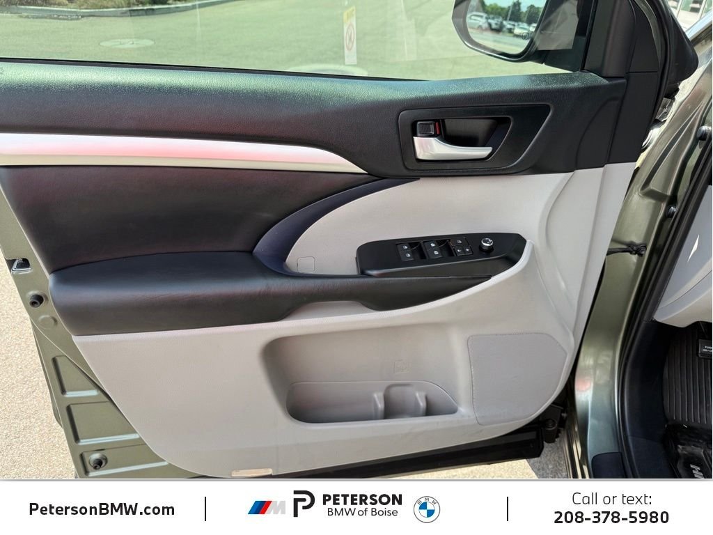 Used 2019 Green Toyota XLE image 15