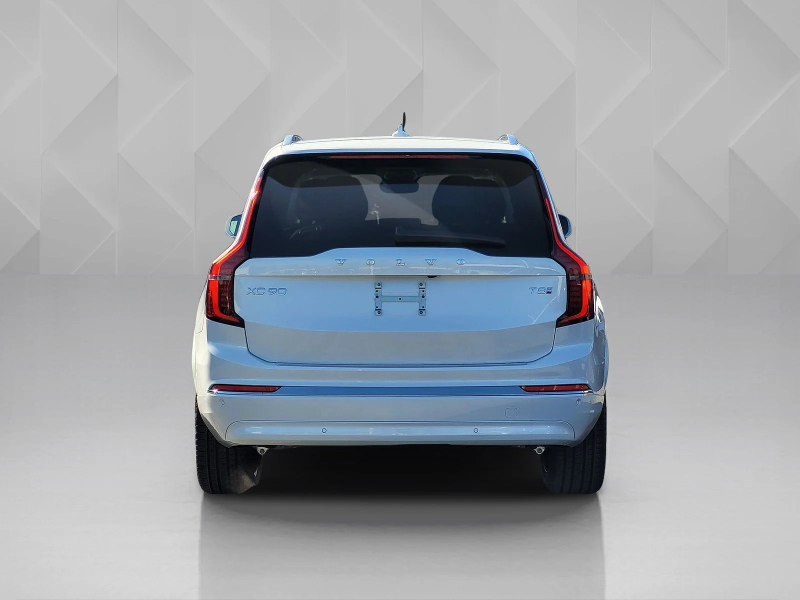 New 2026 White Volvo T8 Plus image 5