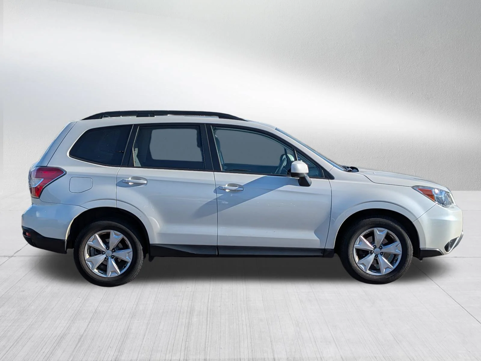 Used 2015 Subaru Forester i Premium with VIN JF2SJADC7FH465791 for sale in Bloomington, MN