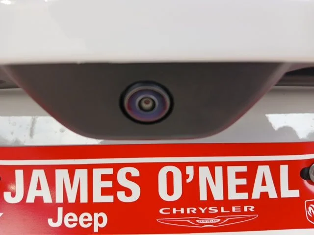 New 2026 Bright White Clear-Coat Exterior Paint Jeep Limited image 5