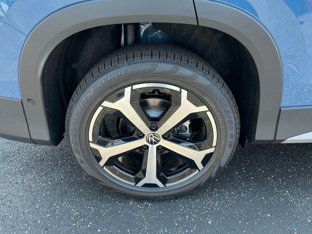 New 2026 Blue Volkswagen SE image 30